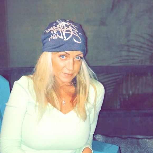 MEET YOUR POSHER - Picture 5 of 5